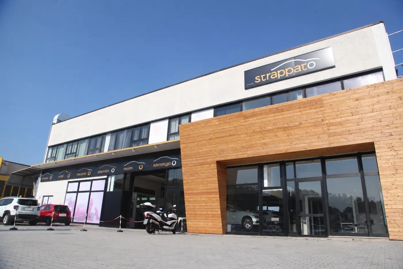 La sede di Strappato Car Service in via Albertini ad Ancona